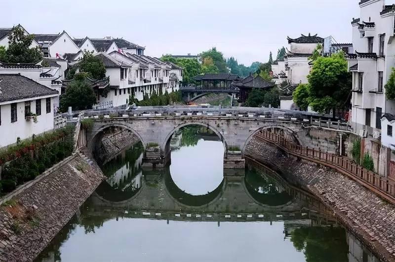 授牌20个商家和22道菜品!海宴村不仅有落日还可品“海晏席”
